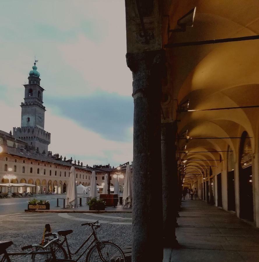 La Via Per Milano Hotel Vigevano Exterior foto